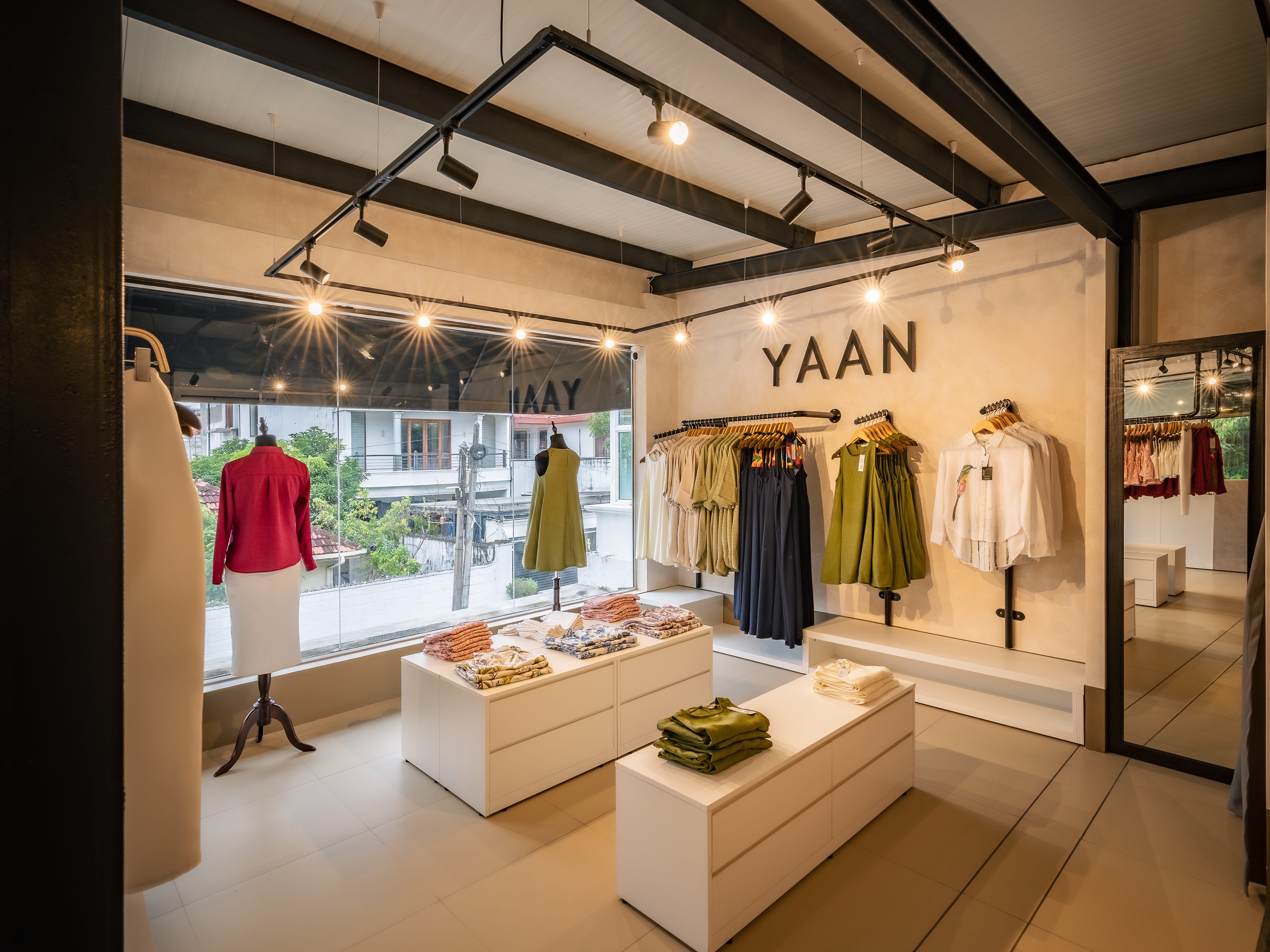 YAAN- Clothing Store