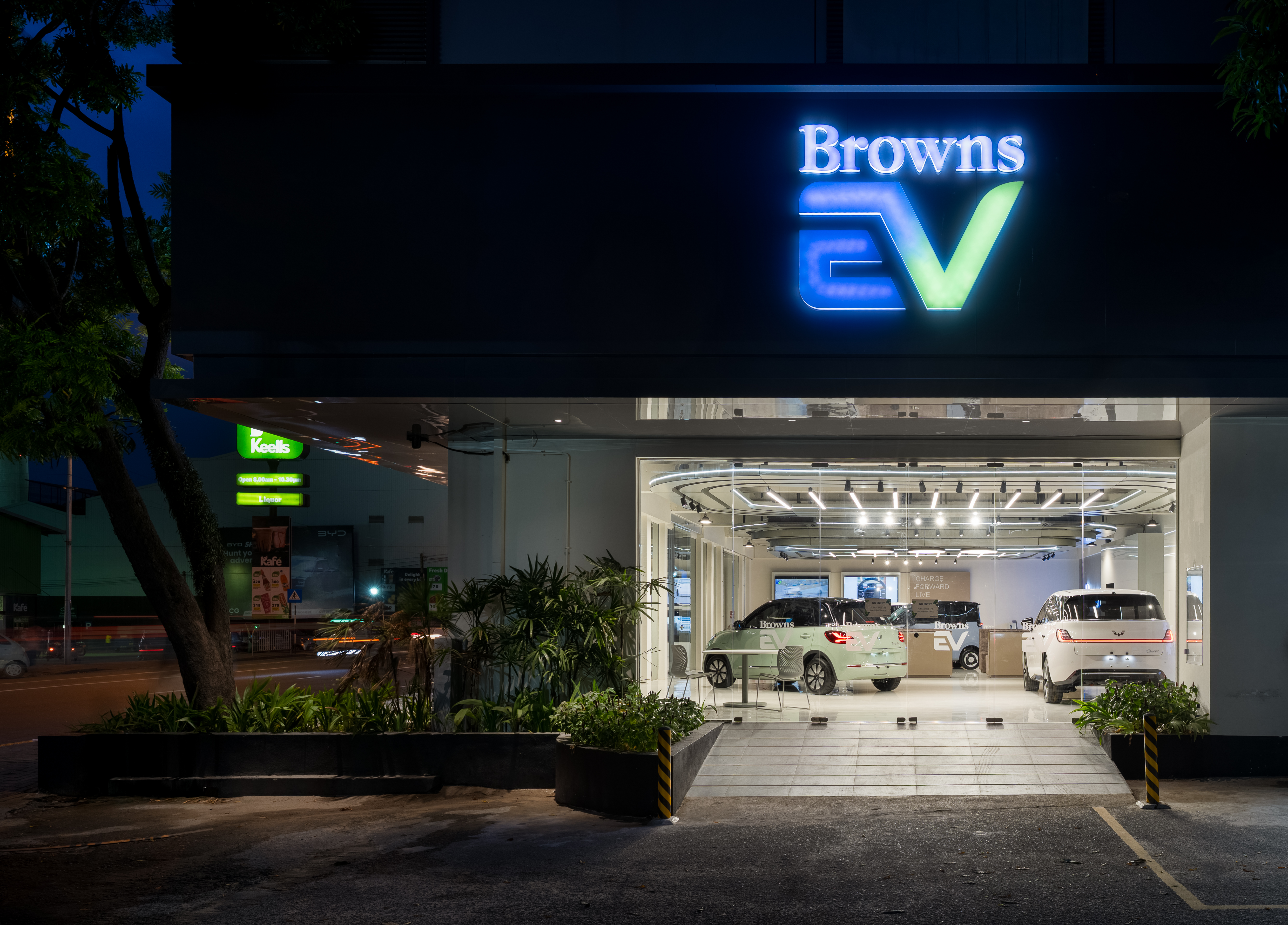 Browns Ev Showroom - Image 8